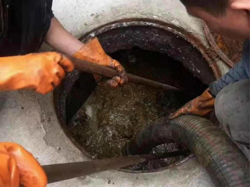 英山清理化粪池时如何避免沼气的危害?